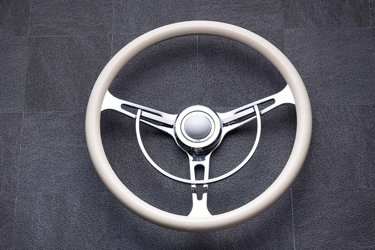 rare 空冷vw オーバル　oval ステアリング　ホーンリング実働 ホーンリングはダミー構造。1960年代アメ車風に変身させるネオ