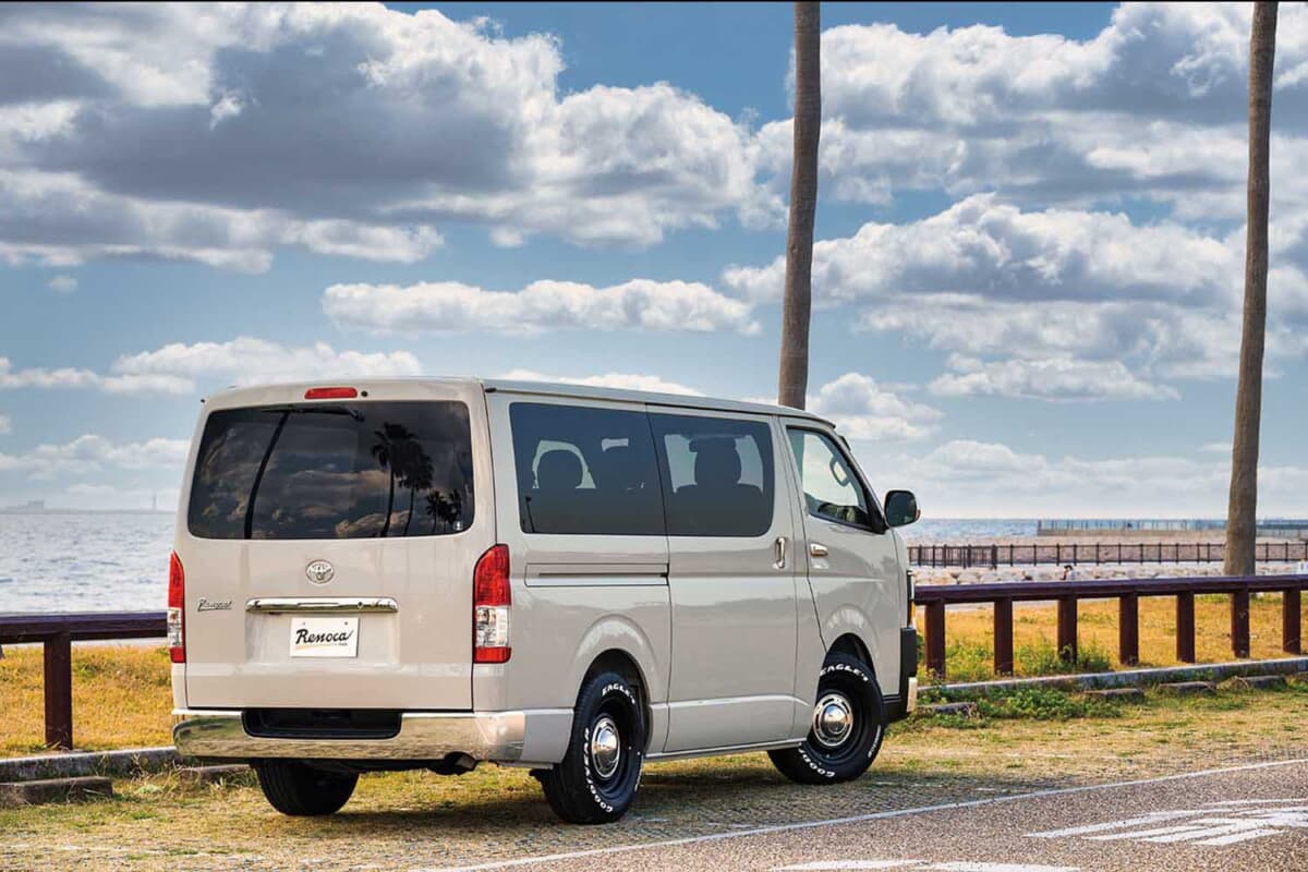 商用車の硬さを払拭。トヨタ「ハイエース」の足元を飾るクリムソンDEAN