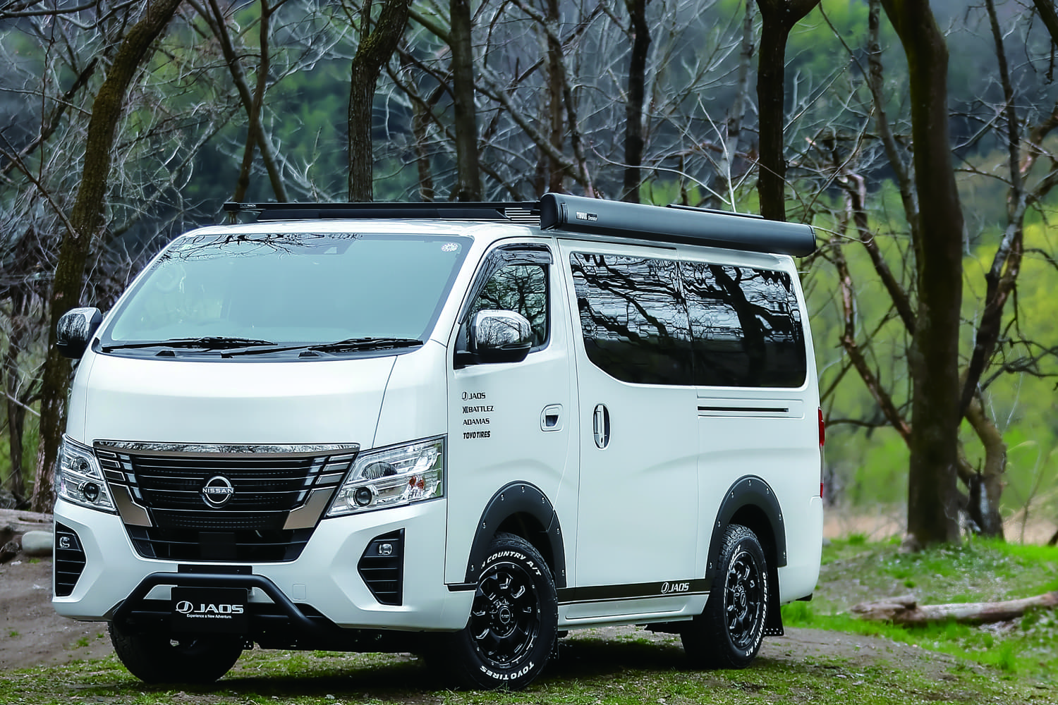 日産「キャラバン」ハイエース一強に待った！ 穴あけ不要で本格SUV風に