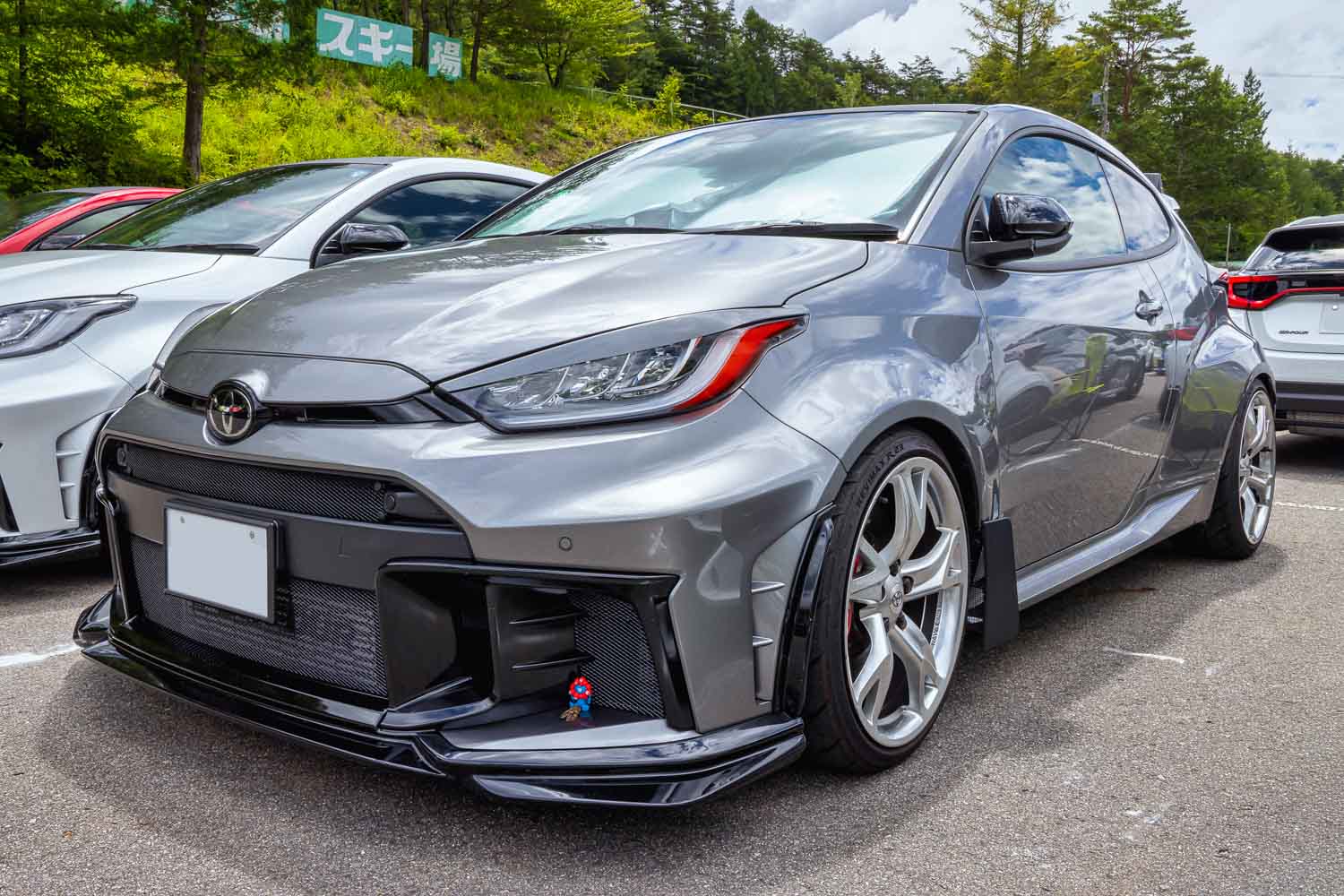 Z34純正ホイール加工で履きこなすGRヤリス。昭和ボーイズレーサー風に