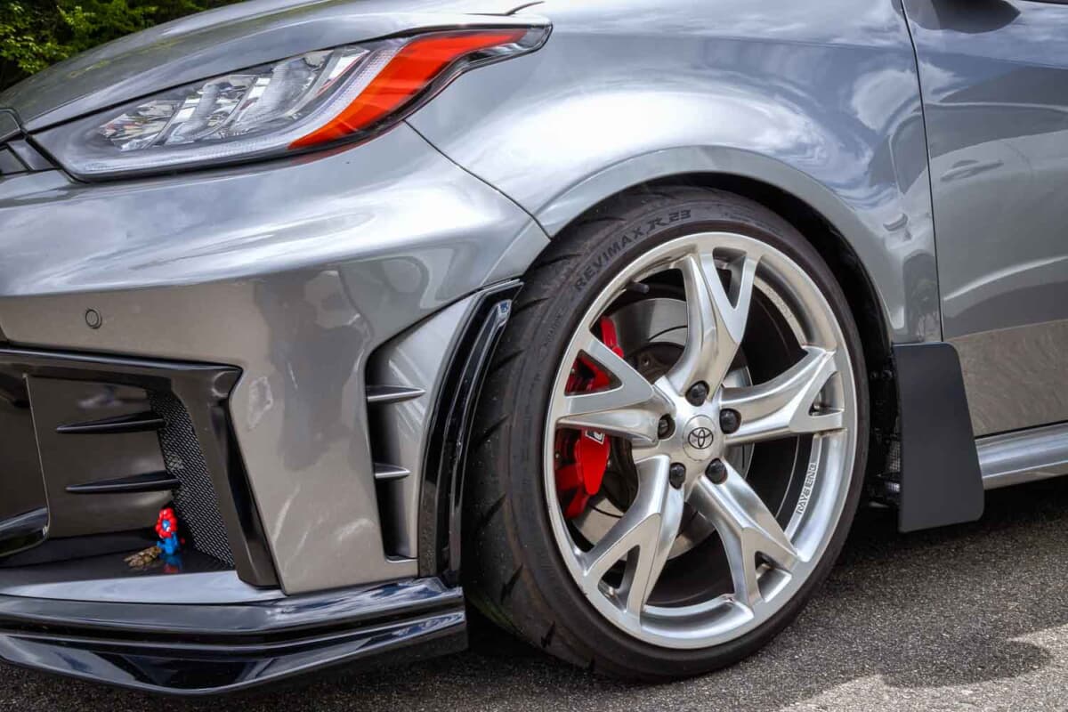 Z34純正ホイール加工で履きこなすGRヤリス。昭和ボーイズレーサー風に