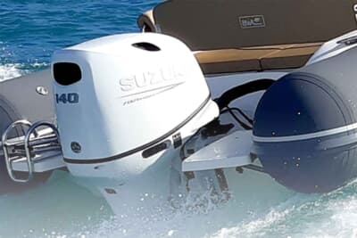 スズキの船外機DF140