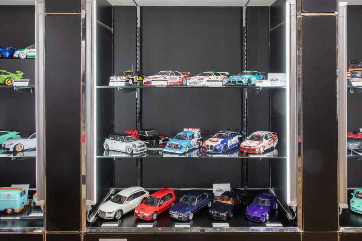30度切れる1/64ギミックと職人技ジオラマ。京商が全日本模型ホビー
