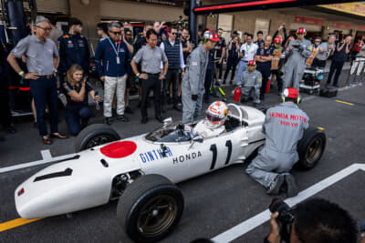 2025年10月26日メキシコGPでデモランしたRA272