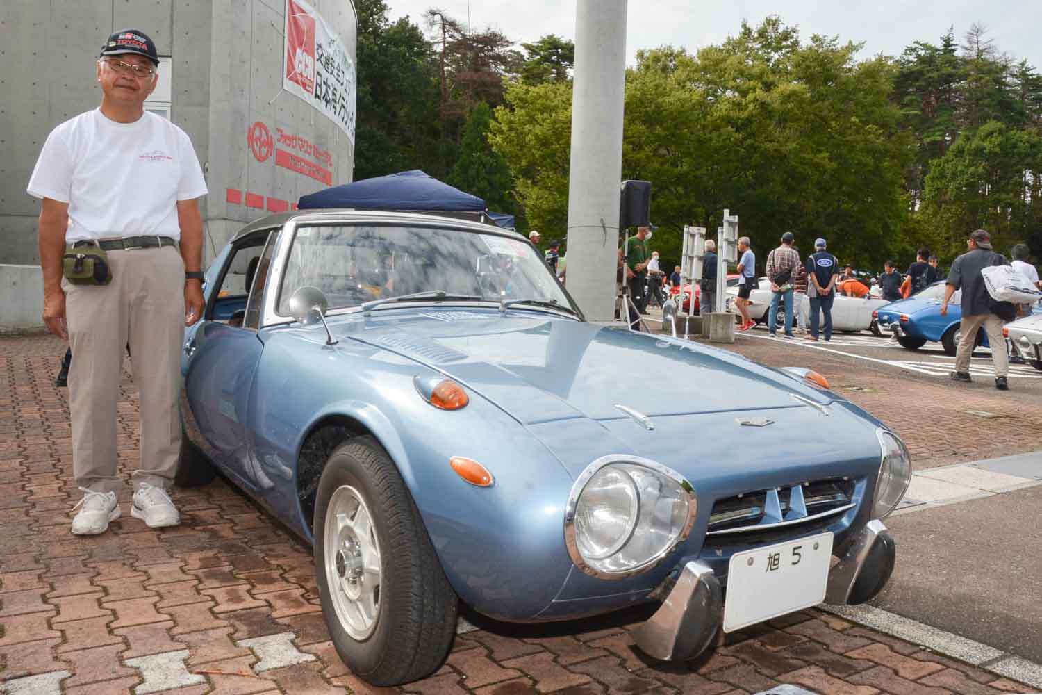 トヨタ・スポーツ800を57年所有し続ける堀家直利さんが日本海クラシックカーレビューに自走で参加