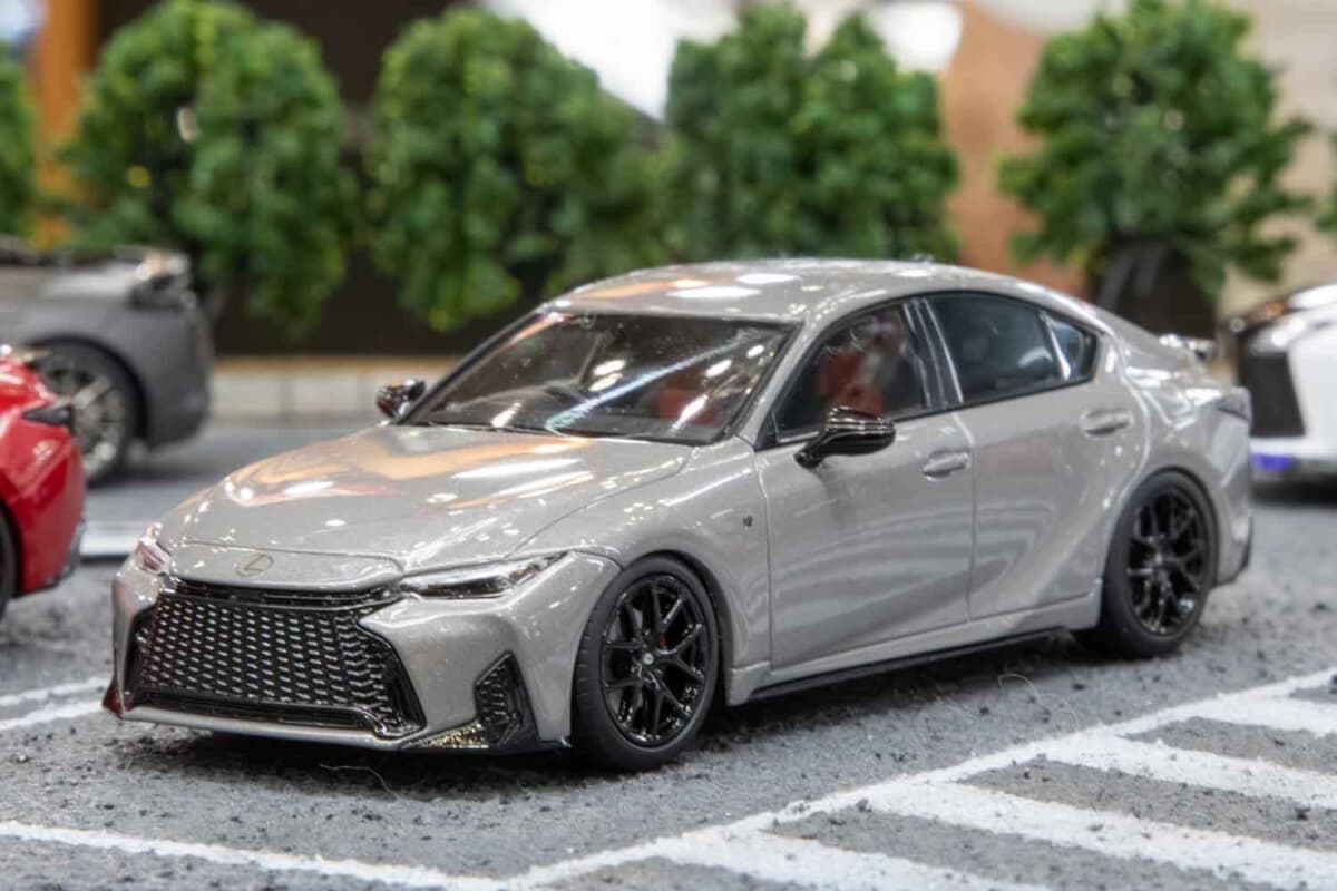 30度切れる1/64ギミックと職人技ジオラマ。京商が全日本模型ホビー