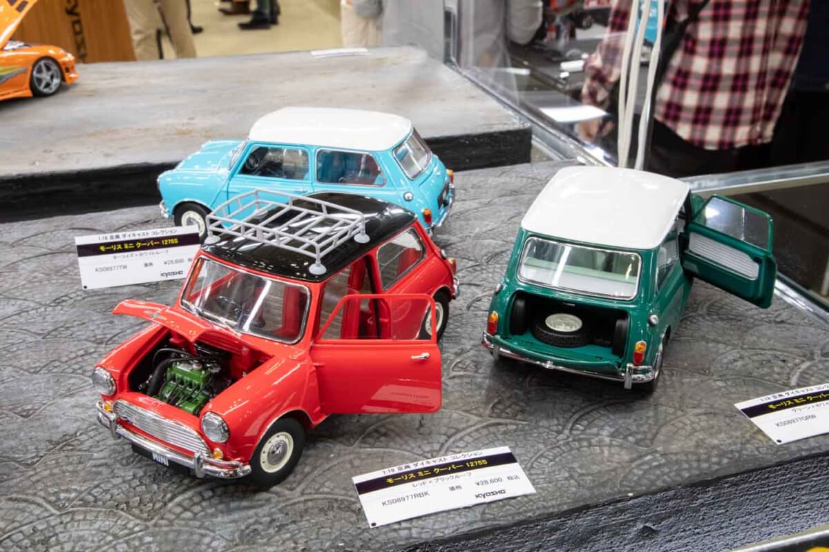 大人気【VORTEX】カスタムカージオラマ 京商 1/18 ミニカー 日本登場‼️ 30度切れる1/64ギミックと職人技ジオラマ。京商が全日本模型ホビー