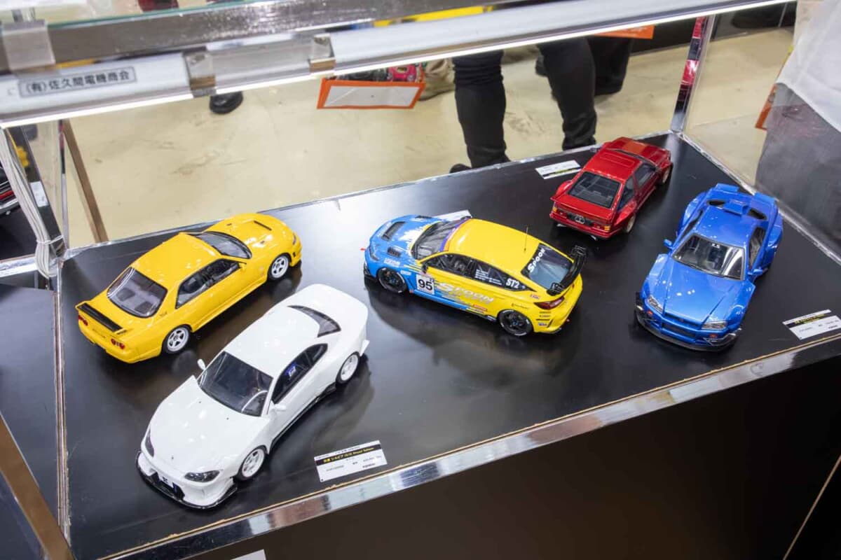 30度切れる1/64ギミックと職人技ジオラマ。京商が全日本模型ホビー