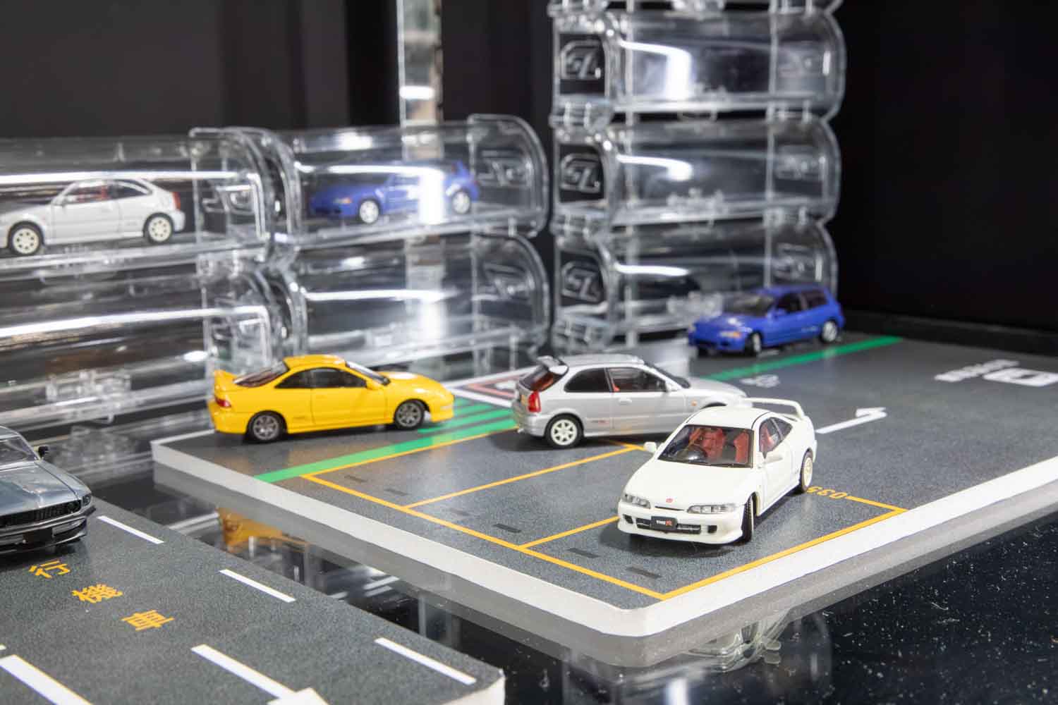 30度切れる1/64ギミックと職人技ジオラマ。京商が全日本模型ホビー 30度切れる1/64ギミックと職人技ジオラマ。京商が全日本模型ホビー