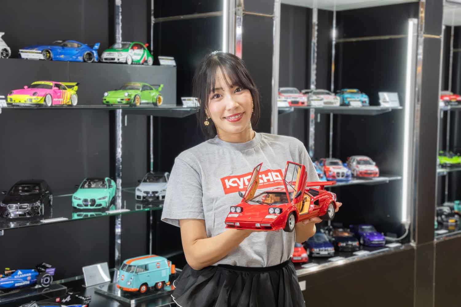 30度切れる1/64ギミックと職人技ジオラマ。京商が全日本模型ホビー