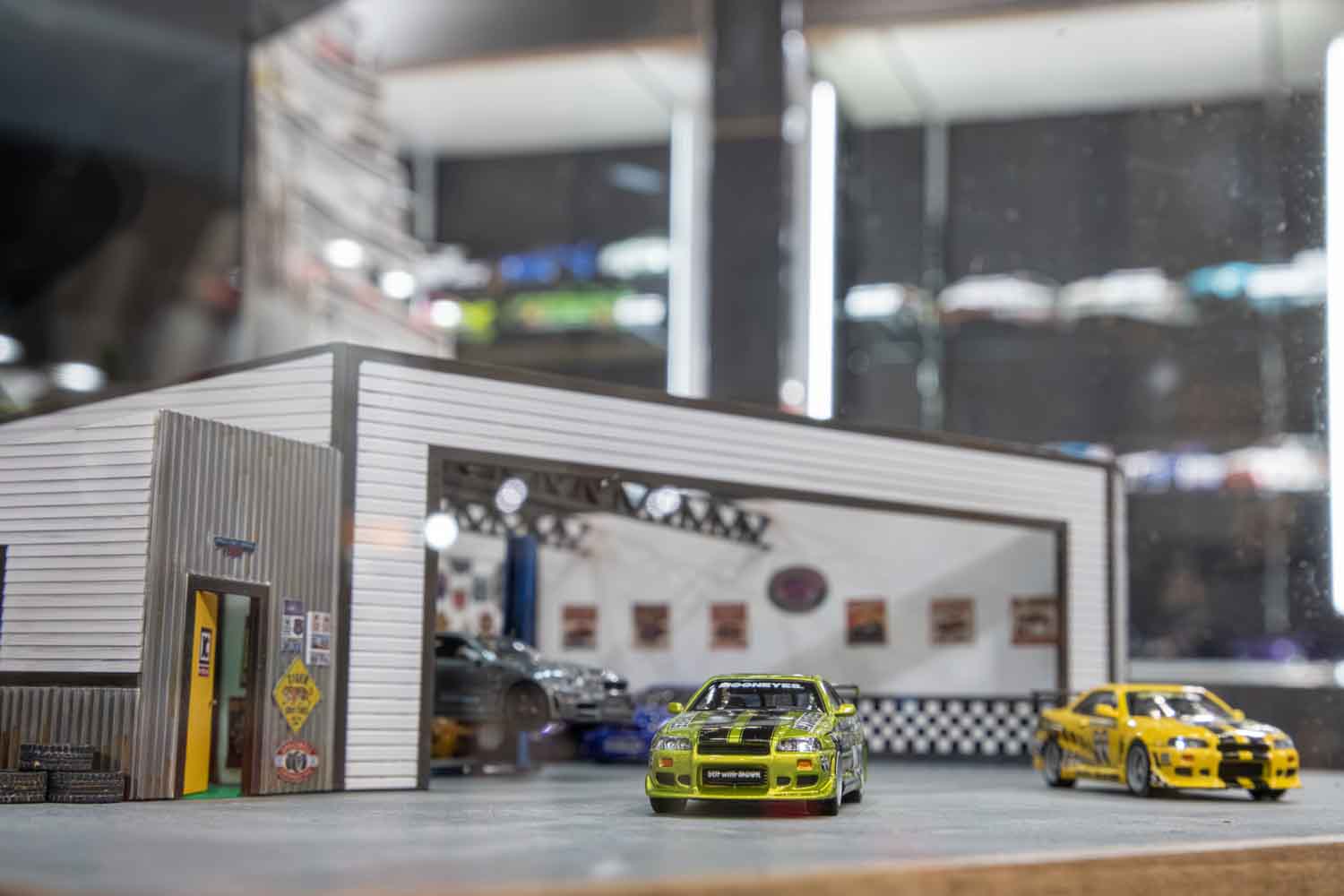 30度切れる1/64ギミックと職人技ジオラマ。京商が全日本模型ホビー