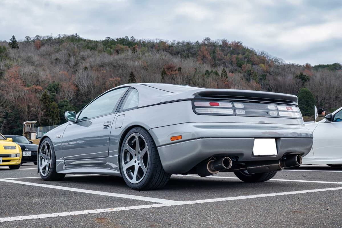即決購入した理想の300ZXを絶妙な低車高に。車高調とフルキットで磨く