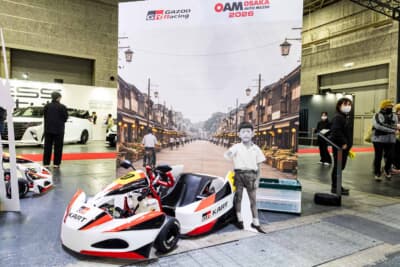 トヨタ GRカート：ペダルスライド機能やステアリングチルト機能により、ドライビングポジションを手軽に調整できる