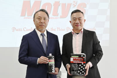 Moty’s：左は丸山会長、右はペンタス・フローラ社のリムエック・フウ代表