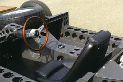 シャシーのみの展示が話題を呼んだTP400