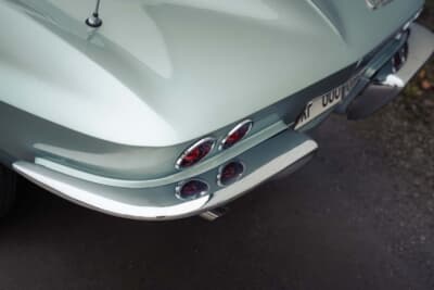 13万8000ユーロ(邦貨換算約2540万円)で落札されたシボレー「コルベットC2スプリットウインドウ」(C)Courtesy of RM Sotheby's