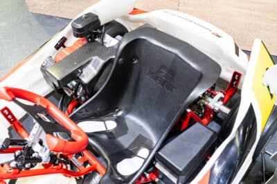 トヨタ GRカート：ペダルスライド機能やステアリングチルト機能により、ドライビングポジションを手軽に調整できる