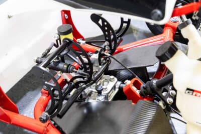 トヨタ GRカート：ペダルスライド機能やステアリングチルト機能により、ドライビングポジションを手軽に調整できる