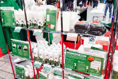 新登場の「DKエディション」。中身は既存の高性能製品そのままに、土屋氏とのコラボパッケージを採用。傷付きを最小限に抑えるシャンプー、タオル、コーティング剤の3点が「王道の組み合わせ」だ