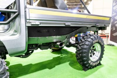 トヨタ GRハイゼット モリゾウ Kトレイル：下回りを覗き込んで気づくのは、センターに配された極太のエキゾーストエンド