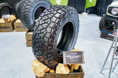 R／Tトレイルにはブラックレターが採用されている 