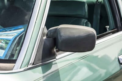 クライスラー ニューヨーカー:淡いグリーンのボディは、野口さんの手元に来てから一度リペイントを施しており、非常に状態が良い