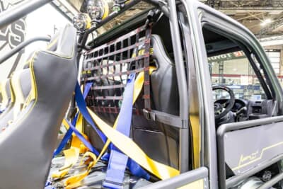 トヨタ GRハイゼット モリゾウ Kトレイル：4点式シートベルトのアンカーは荷台に取り付けられている