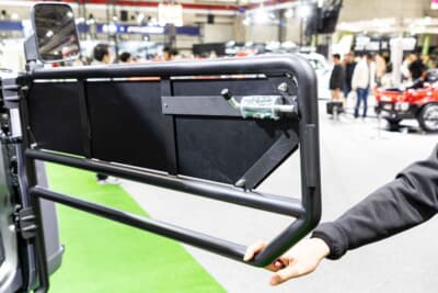 トヨタ GRハイゼット モリゾウ Kトレイル：内側にはこの車両のためだけに用意された「特製ドアノブ」を装備