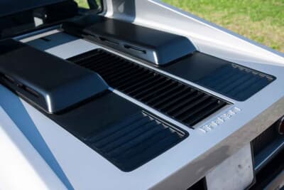 45万ユーロ〜50万ユーロ（邦貨換算約8250万円〜邦貨換算約9160万円）で現在も販売中のフェラーリ「365 GT4 BB」（C）Courtesy of Broad Arrow