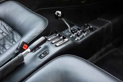 45万ユーロ〜50万ユーロ（邦貨換算約8250万円〜邦貨換算約9160万円）で現在も販売中のフェラーリ「365 GT4 BB」（C）Courtesy of Broad Arrow