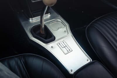 13万8000ユーロ(邦貨換算約2540万円)で落札されたシボレー「コルベットC2スプリットウインドウ」(C)Courtesy of RM Sotheby's