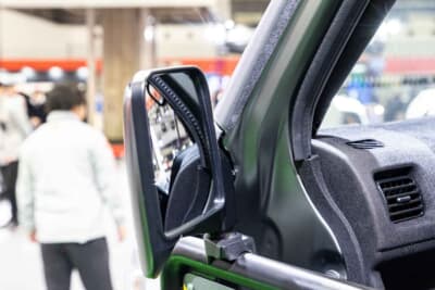 トヨタ GRハイゼット モリゾウ Kトレイル：サイドミラーのステーは、ワンオフ製作されたパイプケージに溶接（またはクランプ）して取り付け。細部にまで「Kトレイル」専用の作り込みが徹底されている