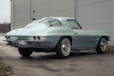 13万8000ユーロ(邦貨換算約2540万円)で落札されたシボレー「コルベットC2スプリットウインドウ」(C)Courtesy of RM Sotheby's