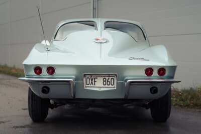 13万8000ユーロ(邦貨換算約2540万円)で落札されたシボレー「コルベットC2スプリットウインドウ」(C)Courtesy of RM Sotheby's