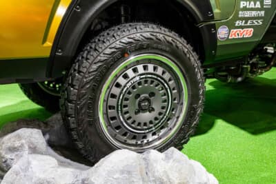 ダイハツ ハイゼット トラック ジャンボ スタークライマー：足元を飾るのは、SSRの「DEVIDE」シリーズに、ヨコハマタイヤの「GEOLANDAR M/T G003」の組み合わせる