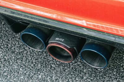 ホンダ シビック タイプR：マフラーはブリッツ製