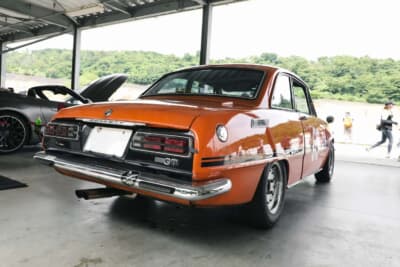 いすゞ ベレット　1600GT：丹羽さんとってベレGの魅力について訪ねると「コンパクトなボディとスタイリングがとにかく好き。またシャープなハンドリングとクイックなシフトフィールが気持ち良くて最高です」という。