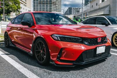 ホンダ シビック タイプR：発売当日、開店前からディーラーに並んで、２回目の納車枠で手に入れたという