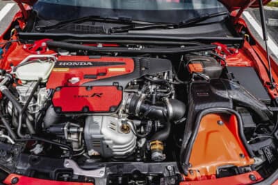 ホンダ シビック タイプR：エンジン本体はノーマルっとなっている