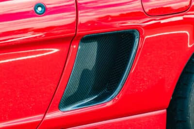 ホンダ NSX：カーボンサイドダクトに変更されている