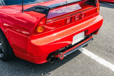 ホンダ NSX：赤と黒を基調にしたカスタムだ。