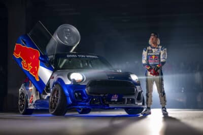 日産シルビアのコンポーネントをベースにクスコ・レーシングがわずか2カ月で仕上げた「Red Bull Drift Mini」。エスアンドカンパニー施工のガルウィングドアが名実ともに「翼を授けた」(Joerg Mitter / Red Bull Content Pool)