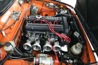 いすゞ ベレット　1600GT：エンジンは排気量を広げるボアアップを施し、高性能なカムシャフトなどを組み込んだ本格的なチューニングユニットを搭載している