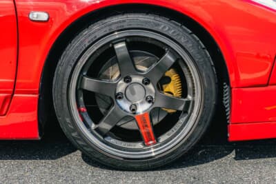 ホンダ NSX：ホイールはレイズのTE37SLが装着されている