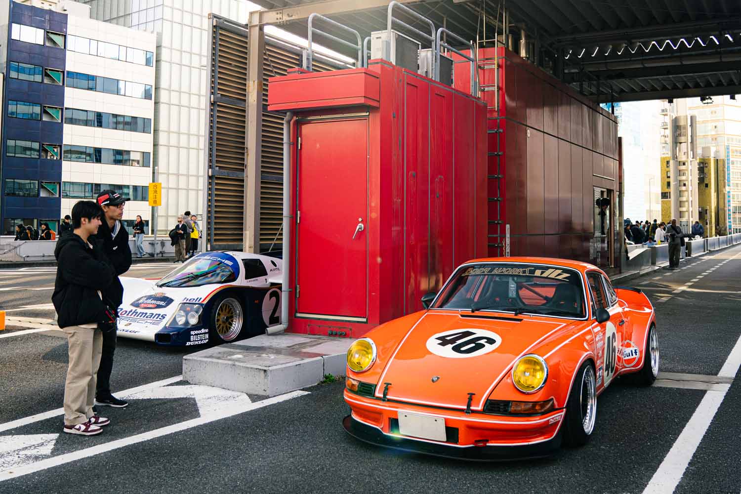 Racing Cars at Toll Booths?! Over 200 Air-Cooled Porsches Gather for "LUFT TOKYO" on Abandoned Metropolitan Expressway!