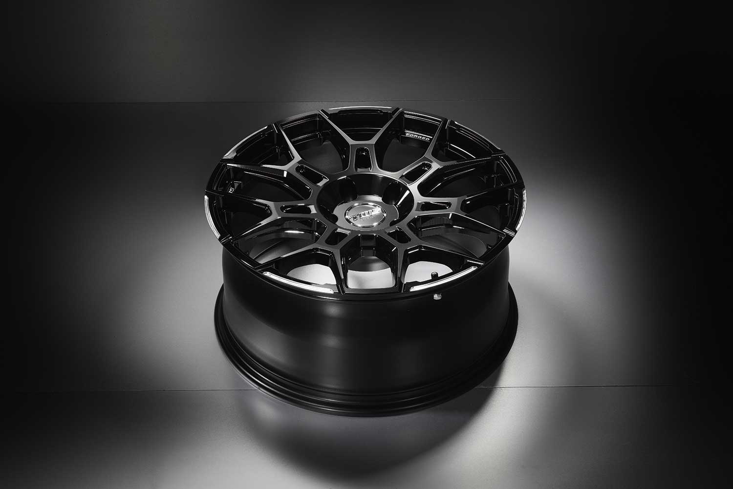 TWS　107M 高級鍛造　22インチ 4本 OH済　美品　suv他 街とアウトドアの境界線を曖昧にするSUVカスタム！ TWSの新作鍛造