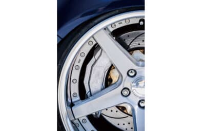 ホンダ オデッセイ：CEIKA製キャリパーは前愛車のRB1系オデッセイから流用し、レッドからシルバーへ変更。差し色を使わず、ブリリアントブルーのボディカラーを目立たせている