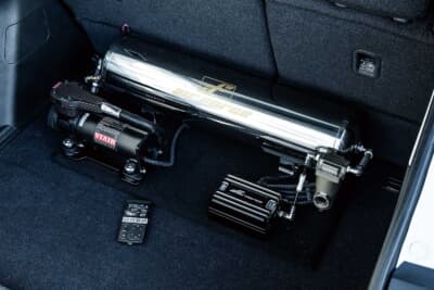 ホンダ ヴェゼル クール スタイルキット：デモカーにはエアフォース製エアサスペンションシステムを装着。車高調整がスムースに行え、走行性能と理想的なスタイリングの両立を実現している
