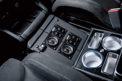 ホンダ オデッセイ：足まわりはトラブルが少ない機械式のイデアル製エアサスペンションを導入した。フェンダー幅の拡張とともに、こちらも構造変更手続きを行い、しっかりと公認を取得