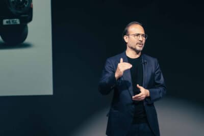 ランドローバー ディフェンダー：発表会に登壇したジャガー・ランドローバー・ジャパン代表取締役社長のマグナス・ハンソン氏